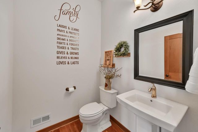 1005 E Oak COURT, Oak Creek, WI 53154