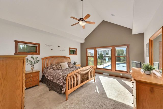 1005 E Oak COURT, Oak Creek, WI 53154