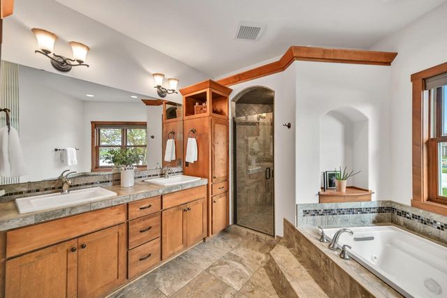 1005 E Oak COURT, Oak Creek, WI 53154