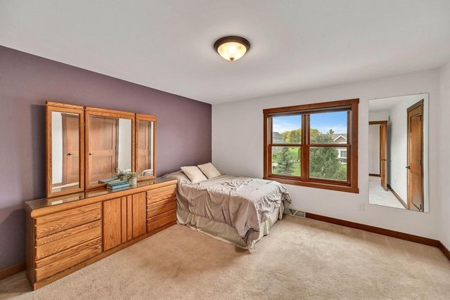 1005 E Oak COURT, Oak Creek, WI 53154