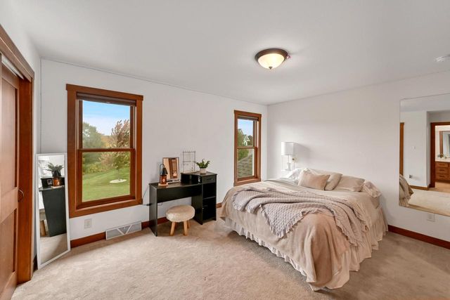 1005 E Oak COURT, Oak Creek, WI 53154