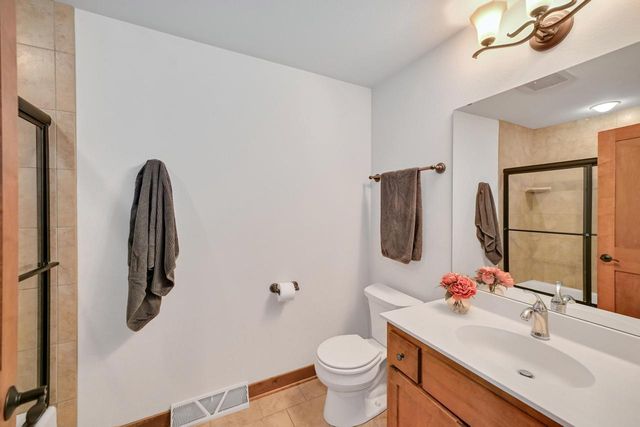 1005 E Oak COURT, Oak Creek, WI 53154