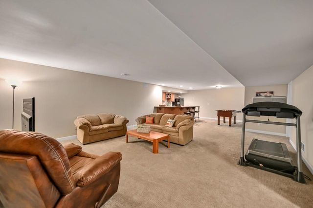 1005 E Oak COURT, Oak Creek, WI 53154