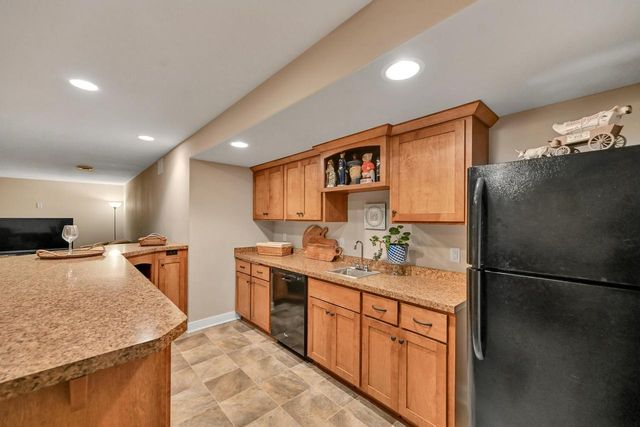 1005 E Oak COURT, Oak Creek, WI 53154