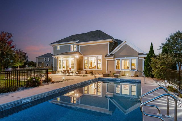 1005 E Oak COURT, Oak Creek, WI 53154