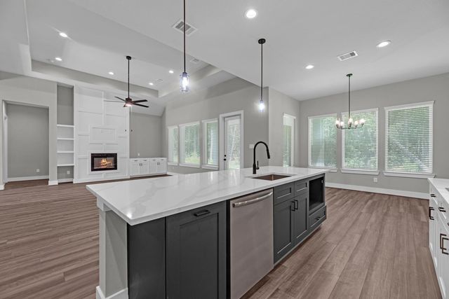 1515 Northern Dr, Dayton, TX 77535