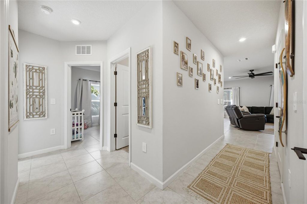 Image 11 of property listing at 822 170TH COURT E, Bradenton, FL 34212