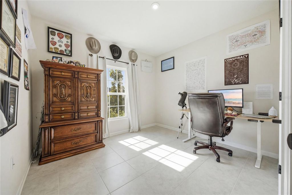 Image 12 of property listing at 822 170TH COURT E, Bradenton, FL 34212
