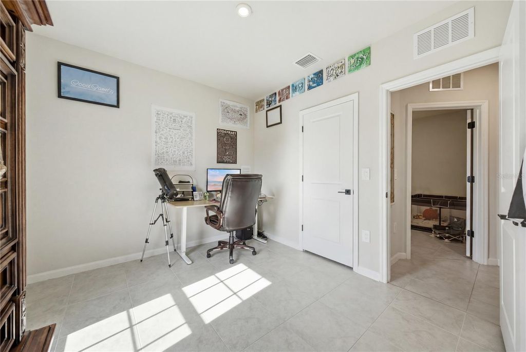 Image 13 of property listing at 822 170TH COURT E, Bradenton, FL 34212