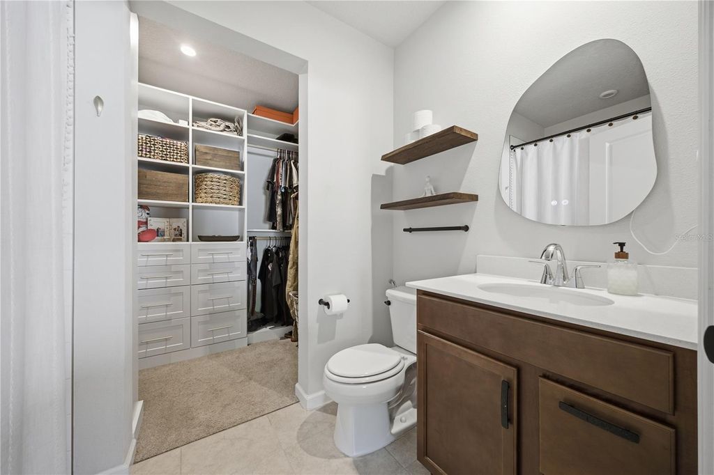 Image 20 of property listing at 822 170TH COURT E, Bradenton, FL 34212