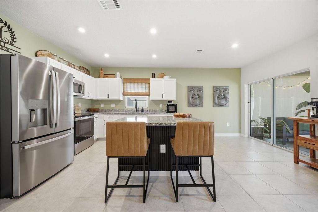 Image 10 of property listing at 822 170TH COURT E, Bradenton, FL 34212