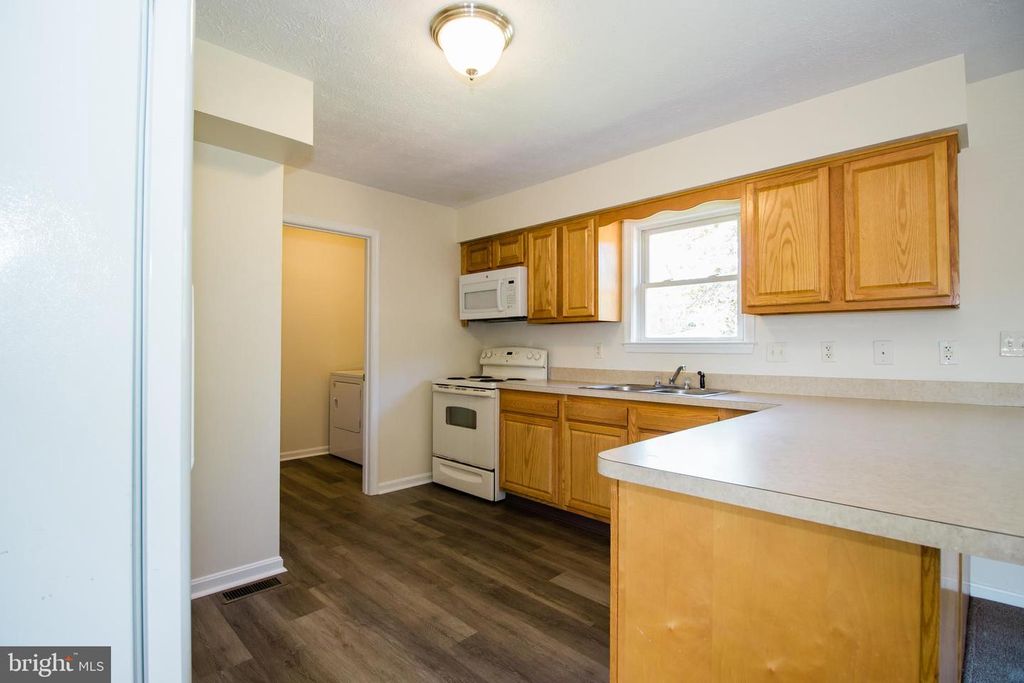 439 N SUMMIT AVE, Woodstock, VA 22664