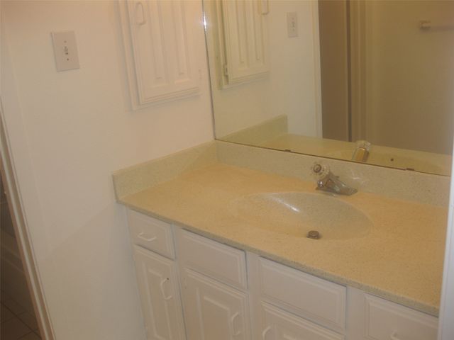 2610 Lakehill Lane 17C, Carrollton, TX 75006