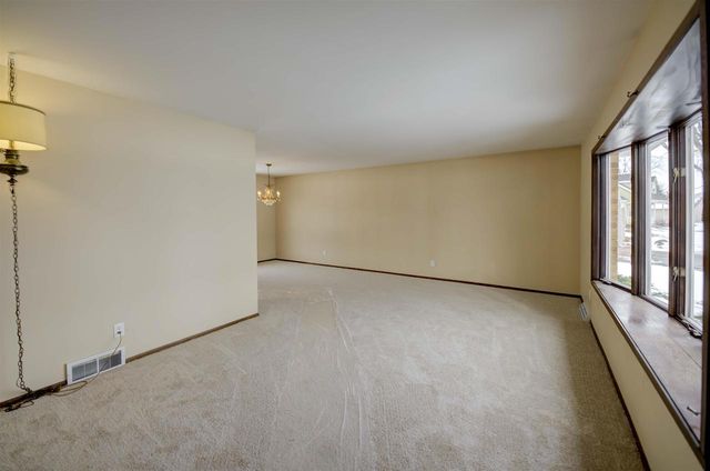 760 KENSINGTON ROAD, Neenah, WI 54956