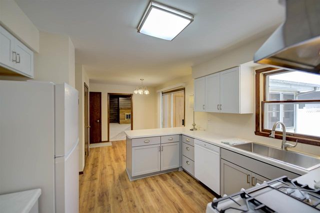 760 KENSINGTON ROAD, Neenah, WI 54956