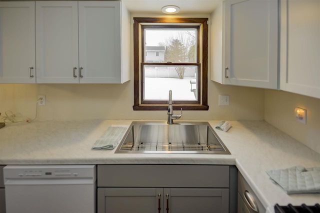 760 KENSINGTON ROAD, Neenah, WI 54956