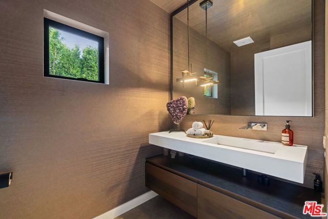 1146 Sierra Alta Way, Los Angeles, CA 90069