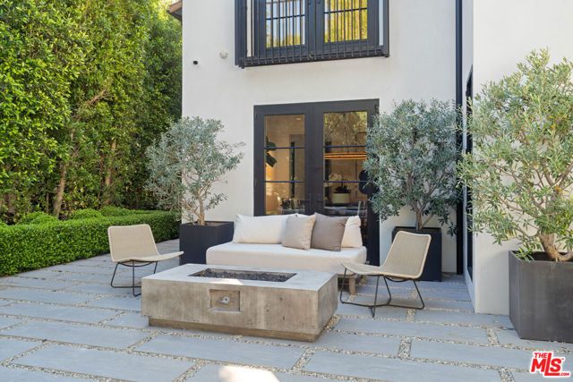 1146 Sierra Alta Way, Los Angeles, CA 90069