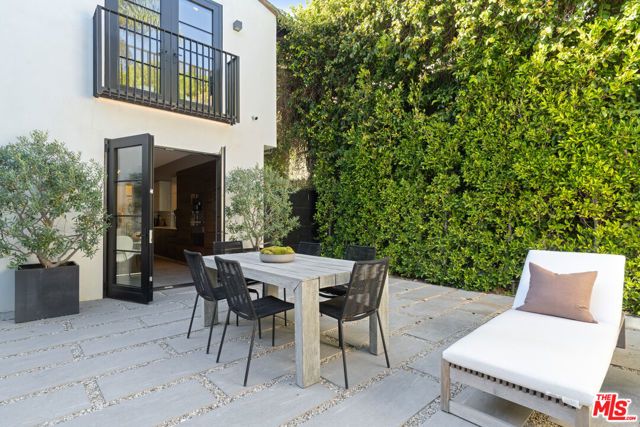 1146 Sierra Alta Way, Los Angeles, CA 90069