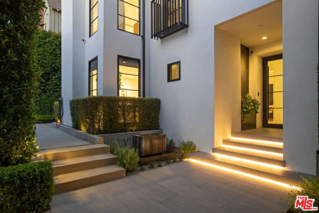 1146 Sierra Alta Way, Los Angeles, CA 90069