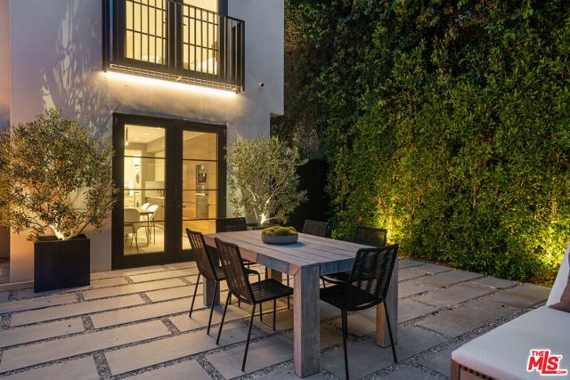 1146 Sierra Alta Way, Los Angeles, CA 90069