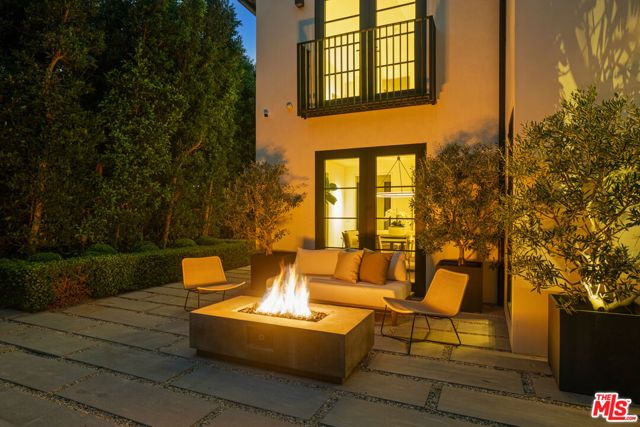 1146 Sierra Alta Way, Los Angeles, CA 90069