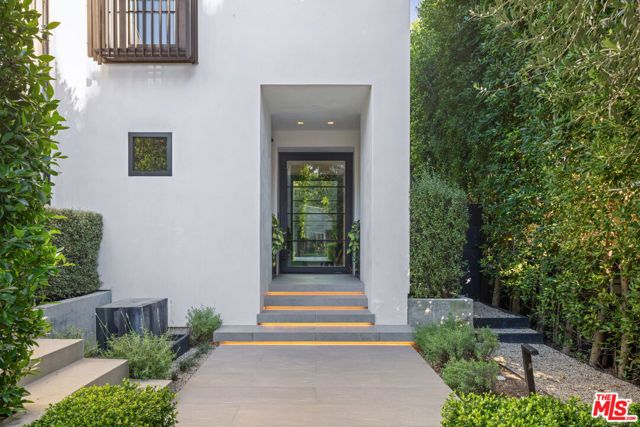 1146 Sierra Alta Way, Los Angeles, CA 90069