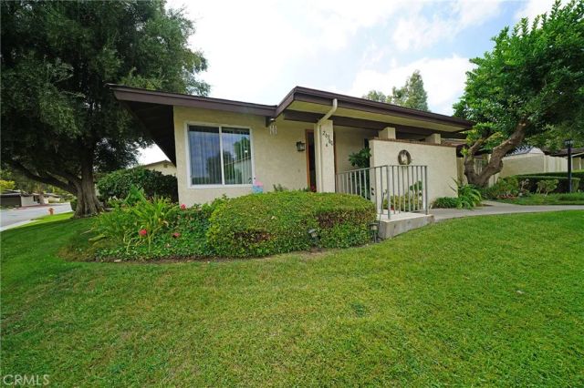 26360 OAKSPUR DR A, Newhall, CA 91321