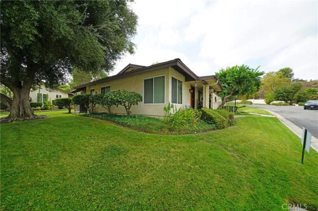 26360 OAKSPUR DR A, Newhall, CA 91321