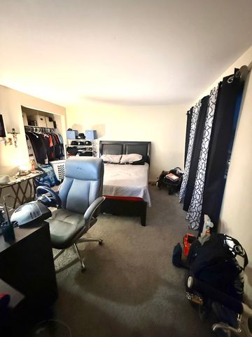 3900 W 95th Street 305, Evergreen Park, IL 60805