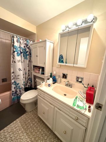 3900 W 95th Street 305, Evergreen Park, IL 60805