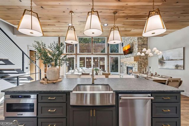 156 Horatio Drive, Blue Ridge, GA 30513