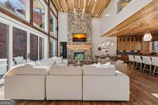 156 Horatio Drive, Blue Ridge, GA 30513