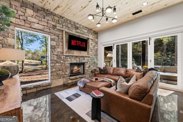 156 Horatio Drive, Blue Ridge, GA 30513