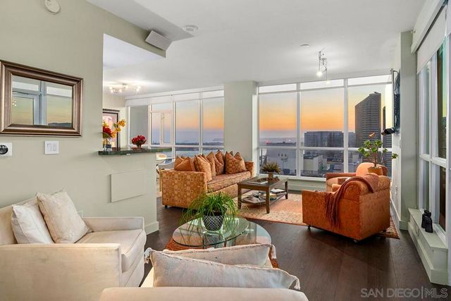 325 7th Avenue 2104, San Diego, CA 92101