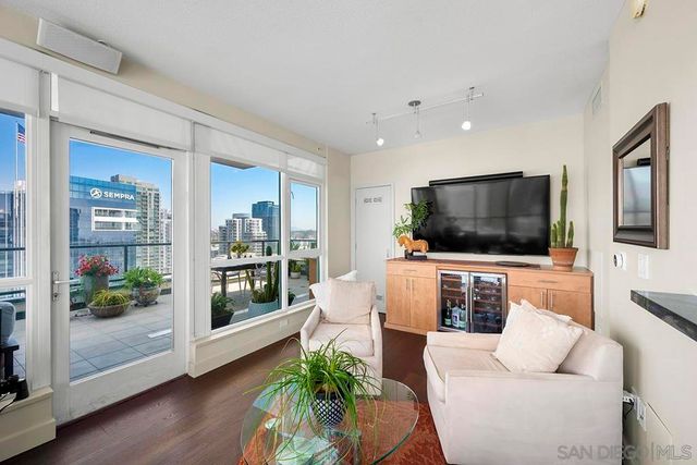 325 7th Avenue 2104, San Diego, CA 92101