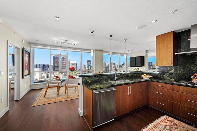 325 7th Avenue 2104, San Diego, CA 92101