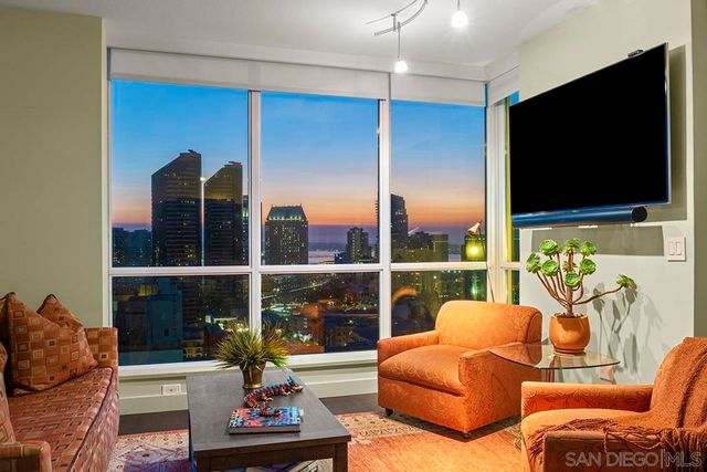 325 7th Avenue 2104, San Diego, CA 92101