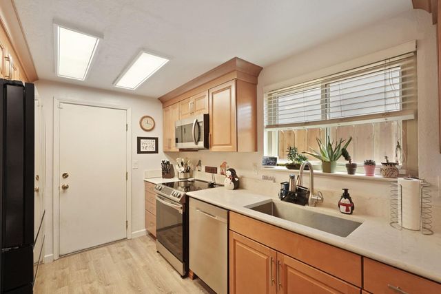 530 Mahogany Ln, Tracy, CA 95376