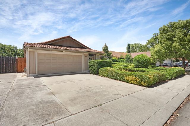 530 Mahogany Ln, Tracy, CA 95376