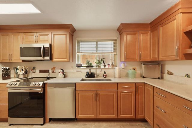 530 Mahogany Ln, Tracy, CA 95376