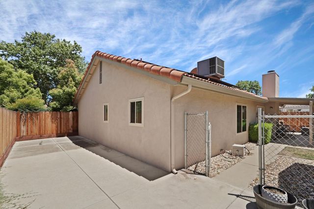 530 Mahogany Ln, Tracy, CA 95376