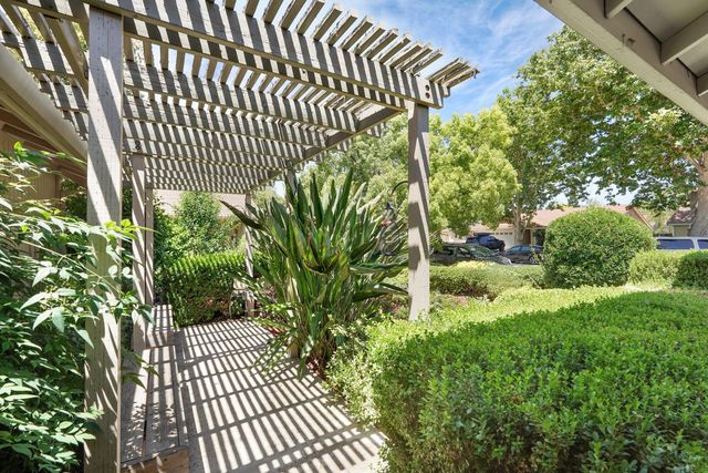 530 Mahogany Ln, Tracy, CA 95376