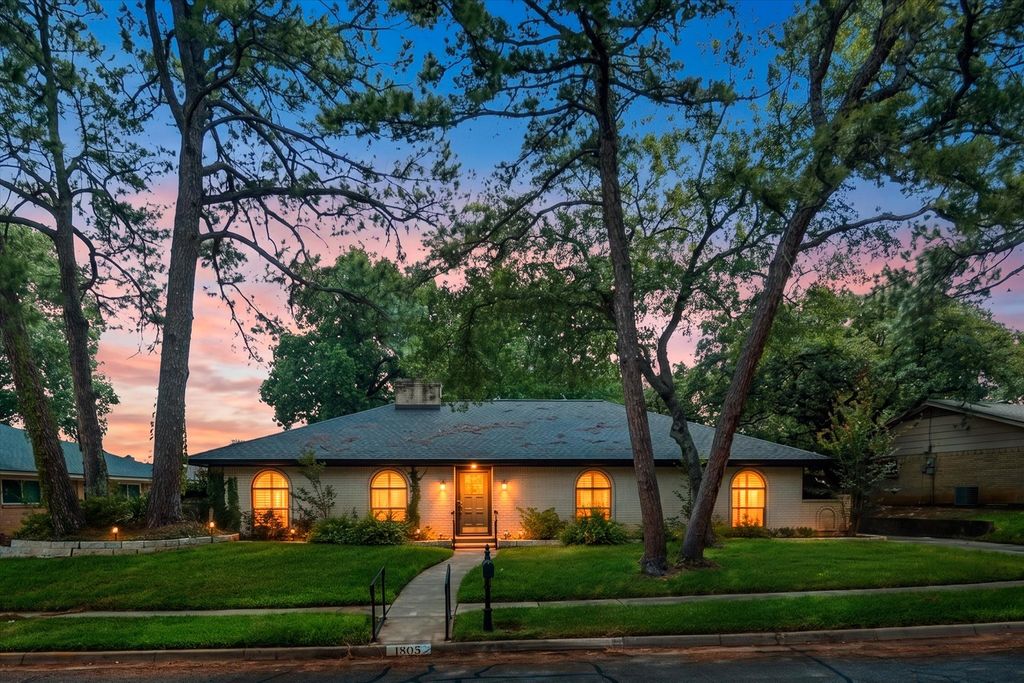 1805 Holm Oak Street, Arlington, TX 76012 — exterior