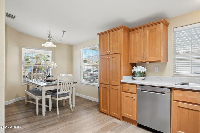 3301 S GOLDFIELD Road 2082, Apache Junction, AZ 85119