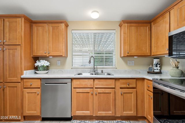 3301 S GOLDFIELD Road 2082, Apache Junction, AZ 85119