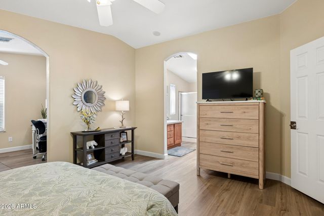 3301 S GOLDFIELD Road 2082, Apache Junction, AZ 85119