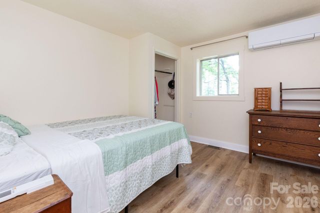 1860 Deer Park Lake Road, Spruce Pine, NC 28777