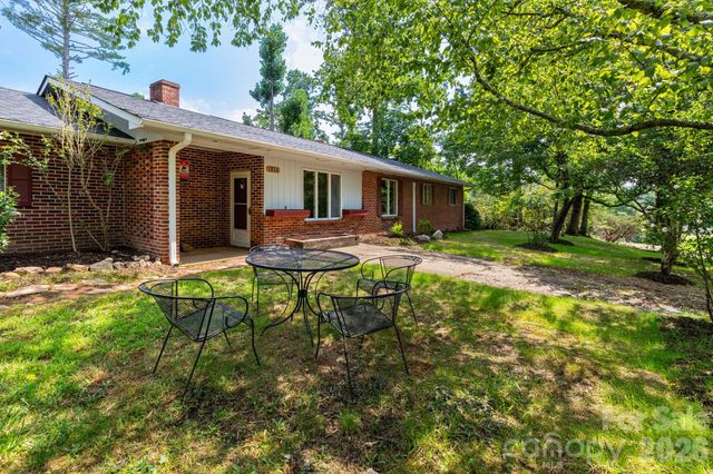 1860 Deer Park Lake Road, Spruce Pine, NC 28777