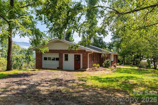 1860 Deer Park Lake Road, Spruce Pine, NC 28777